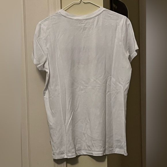 NWOT Levi’s White T-Shirt - Picture 3 of 3